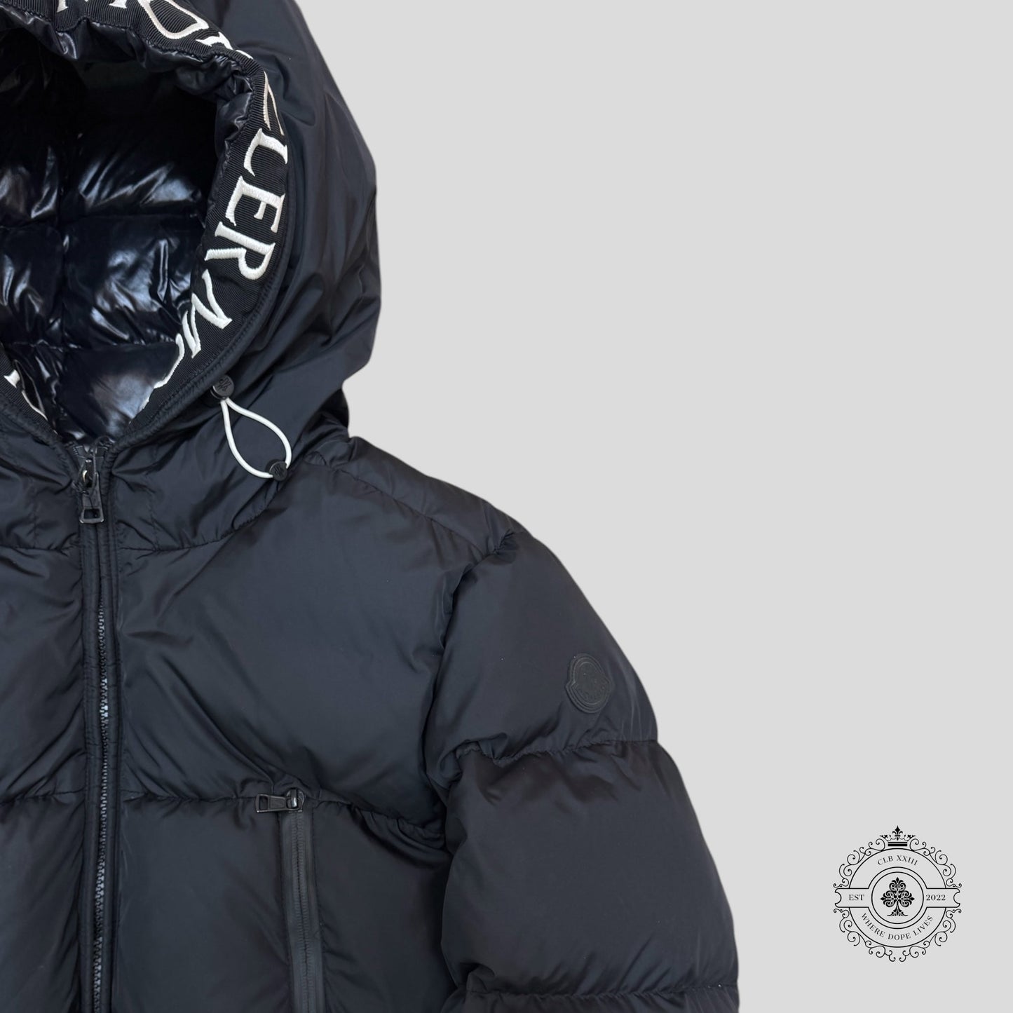 Moncler Montcla Short Down Jacket in Black